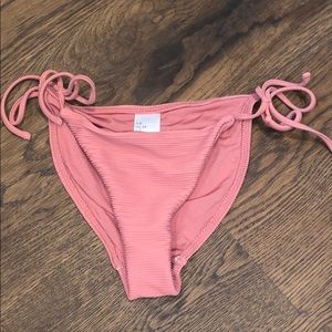 Side tie bikini bottom